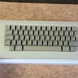 Vintage Apple Macintosh Keyboard M0110A - Compatible with 128K, 512K, 1Mb Macs