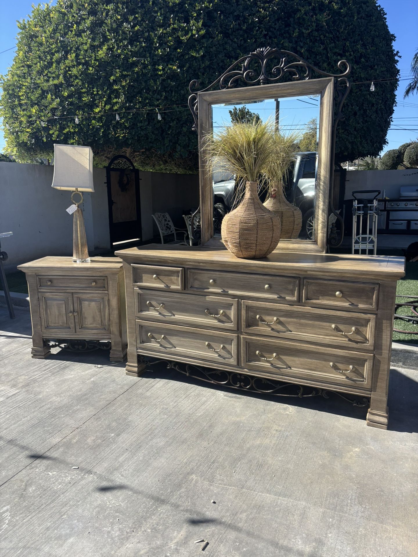 Dresser Set