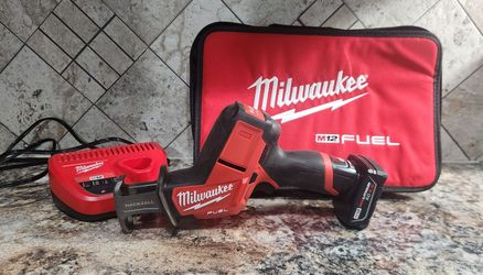 Milwaukee M12 FUEL HACKZALL Reciprocating Saw Kit