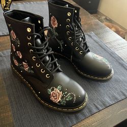 Women’s Dr. Martens Boots Size 8