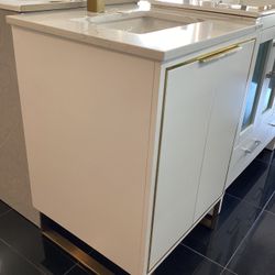 24” Bathroom Vanity Cabinet Solid wood Quartz Top Ready For Pickup