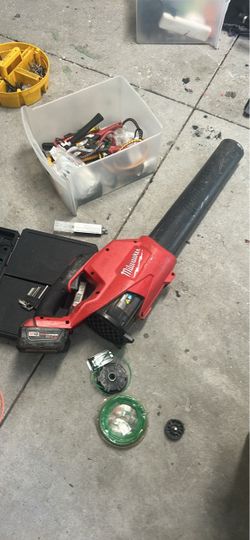 Milwaukee M18 Cordless Leaf Blower with Battery