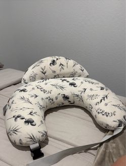 Momcozy breastfeeding pillow
