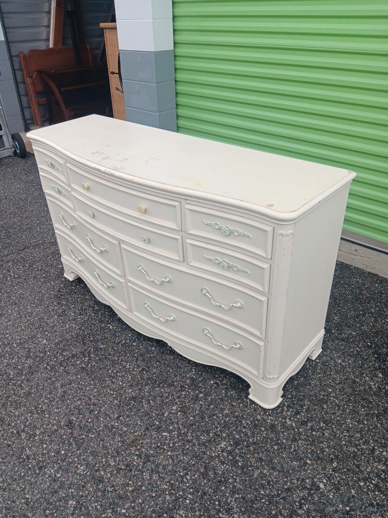 Dresser