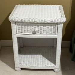White Wicker Bedroom Furniture 