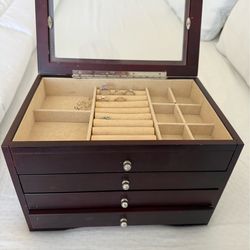 Jewelry box