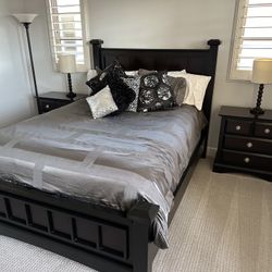Queen Wood Bedroom Set