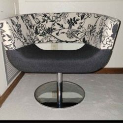 Swivel Lounge Chair