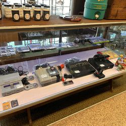Retro Gaming Consoles And Games Nintendo Atari Xbox (Pacific Antique Mall)