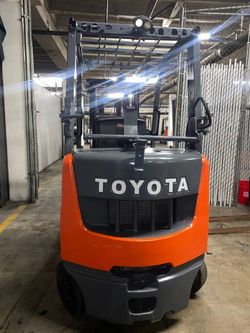 Lovely Toyota Last model 
LOW HOURS 