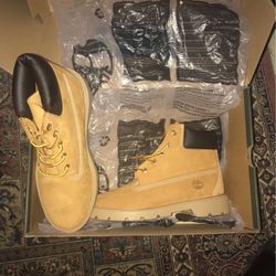 New Timberlands Size 5.5-6 Women’s 