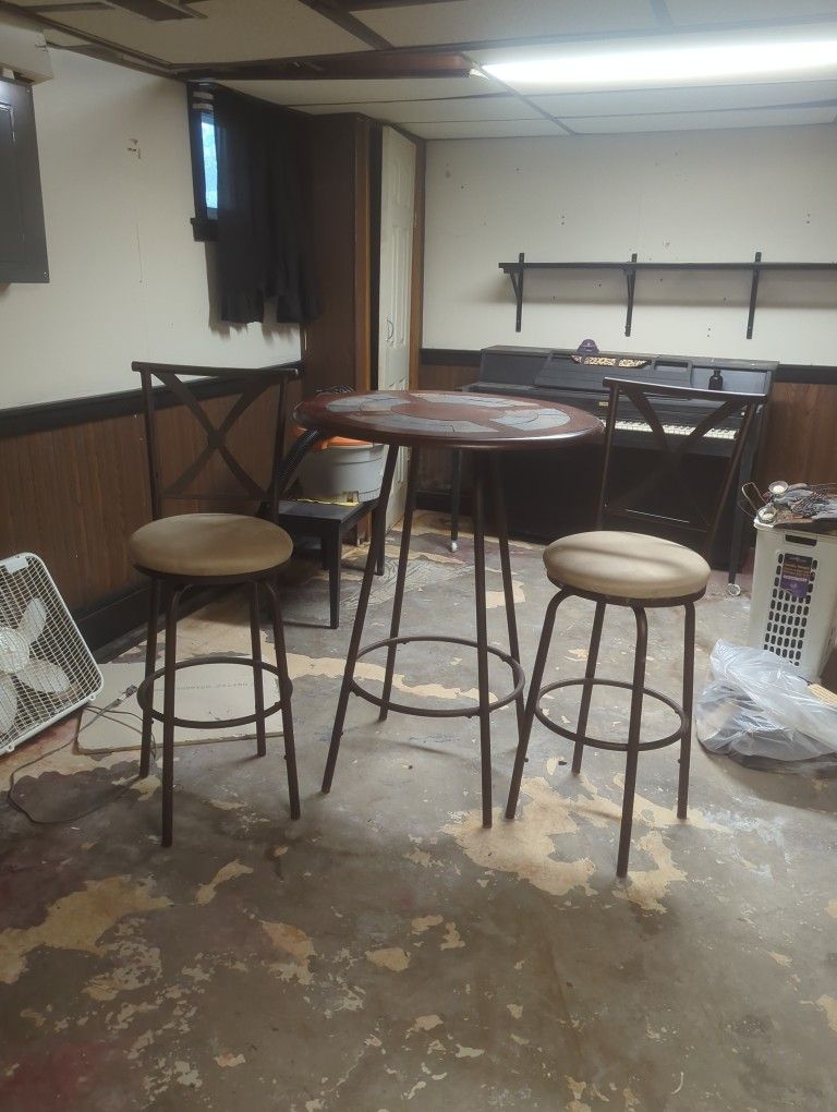Bar High Table W .2 Chairs