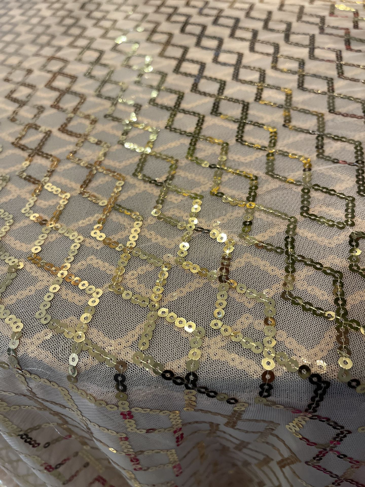 Gold Overlay Tablecloth 120*90 Inches