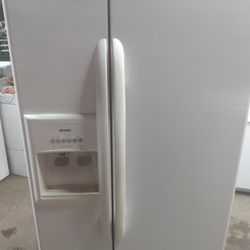 Kenmore Side By Side Refrigerator With The Ice Maker Everything Works