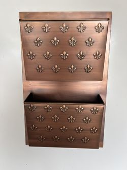2 Pocket Embossed Organizer