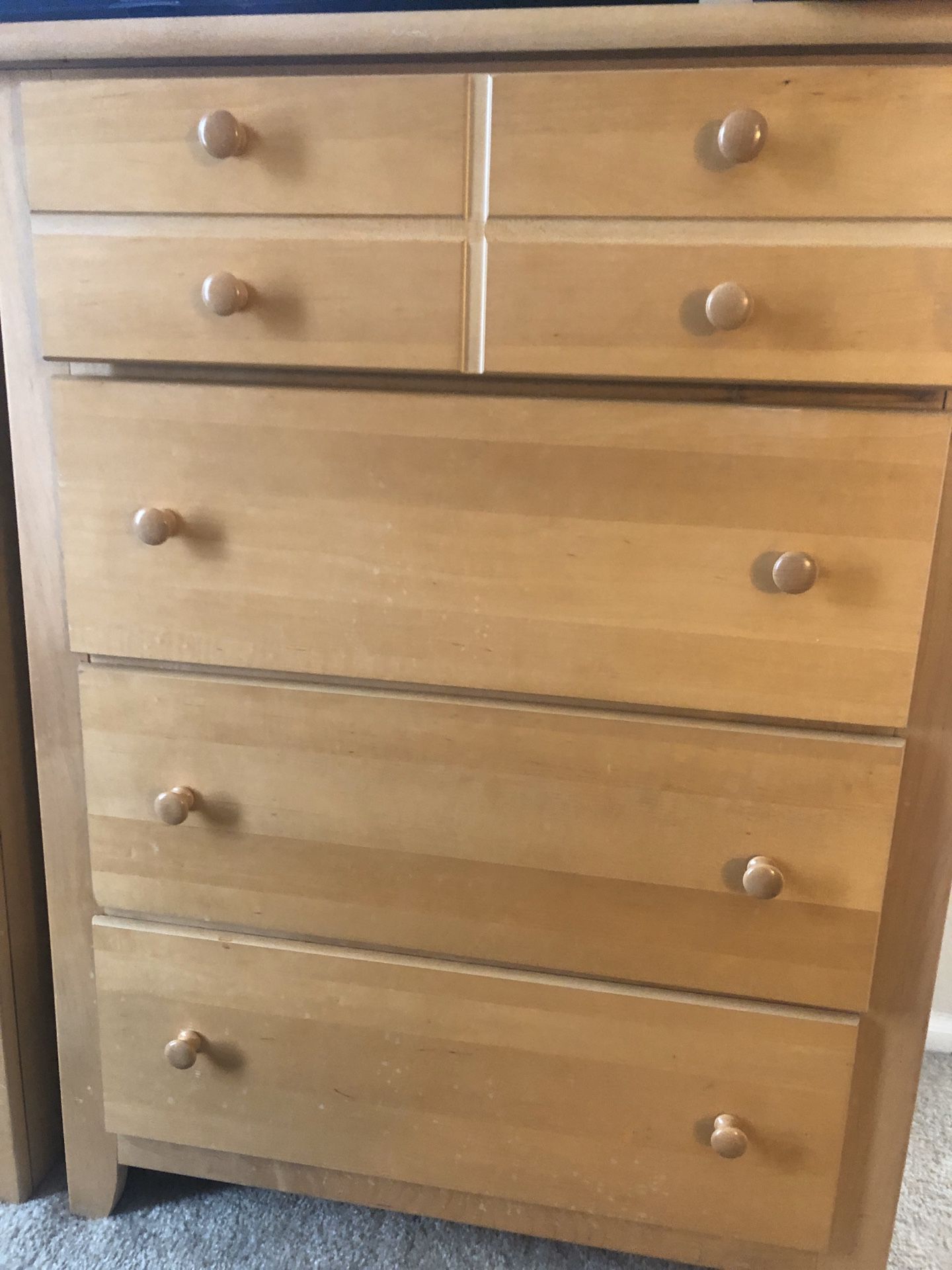 Good quality 2 pair of dressers wood non smoking home