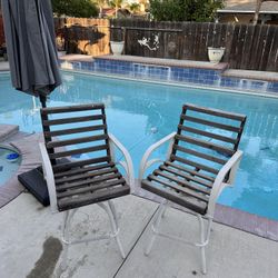 Outdoor Set Of Bar Height  Swivel Chairs