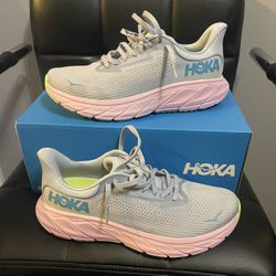 Hoka Arahi 7/ Size 8B Women’s $95