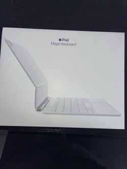 White Apple iPad Magic Keyboard