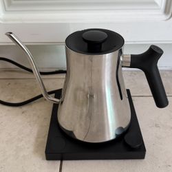 Fellow Stagg EKG Stainless Steel Electric Kettle, Preowned, Work Great, No Ding, No Dent, No Issues, No Stories Whether you're a world brewing champio