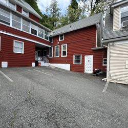 2 Bedroom duplex house in Edgewater ! parking and in unit laundry 