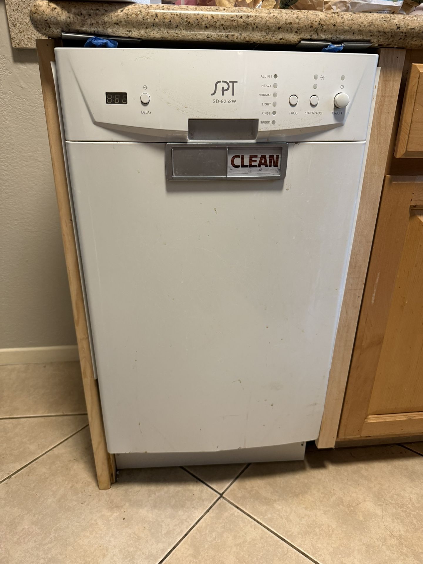 18 Inch Dishwasher White SPT Brand