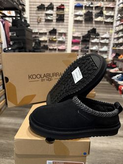 Black Slippers By Ugg Kollaburra 6W