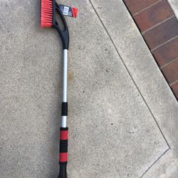 NEW 37” Extendable Snowbrush with Ice Scraper