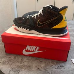 Nike Kyrie Raygun