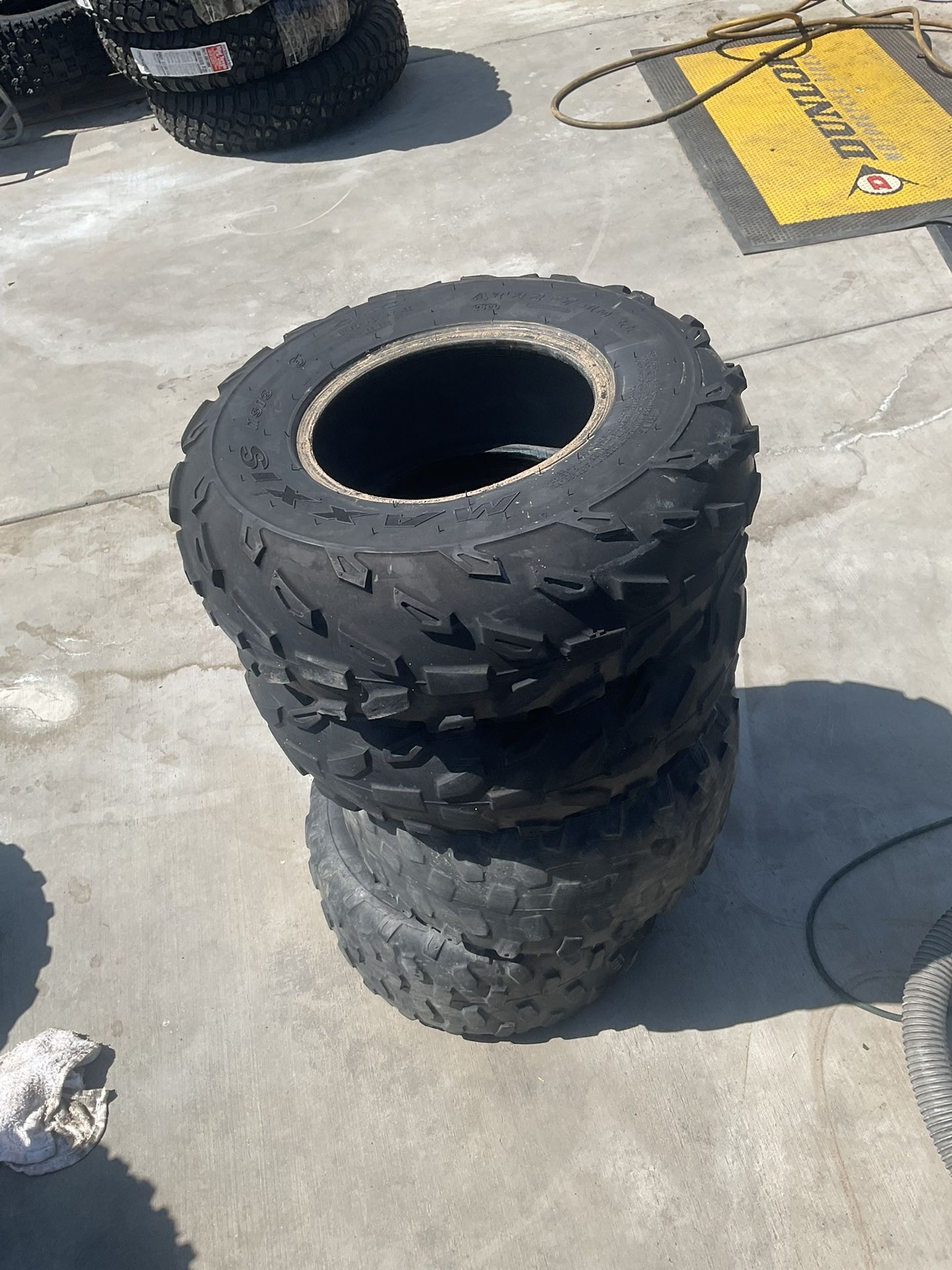 22x7-10 20x10-9 Quad Tires