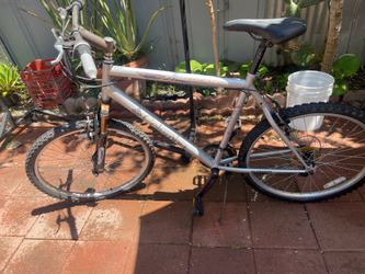 Bike Large 26’ Colombia trail head sport bike