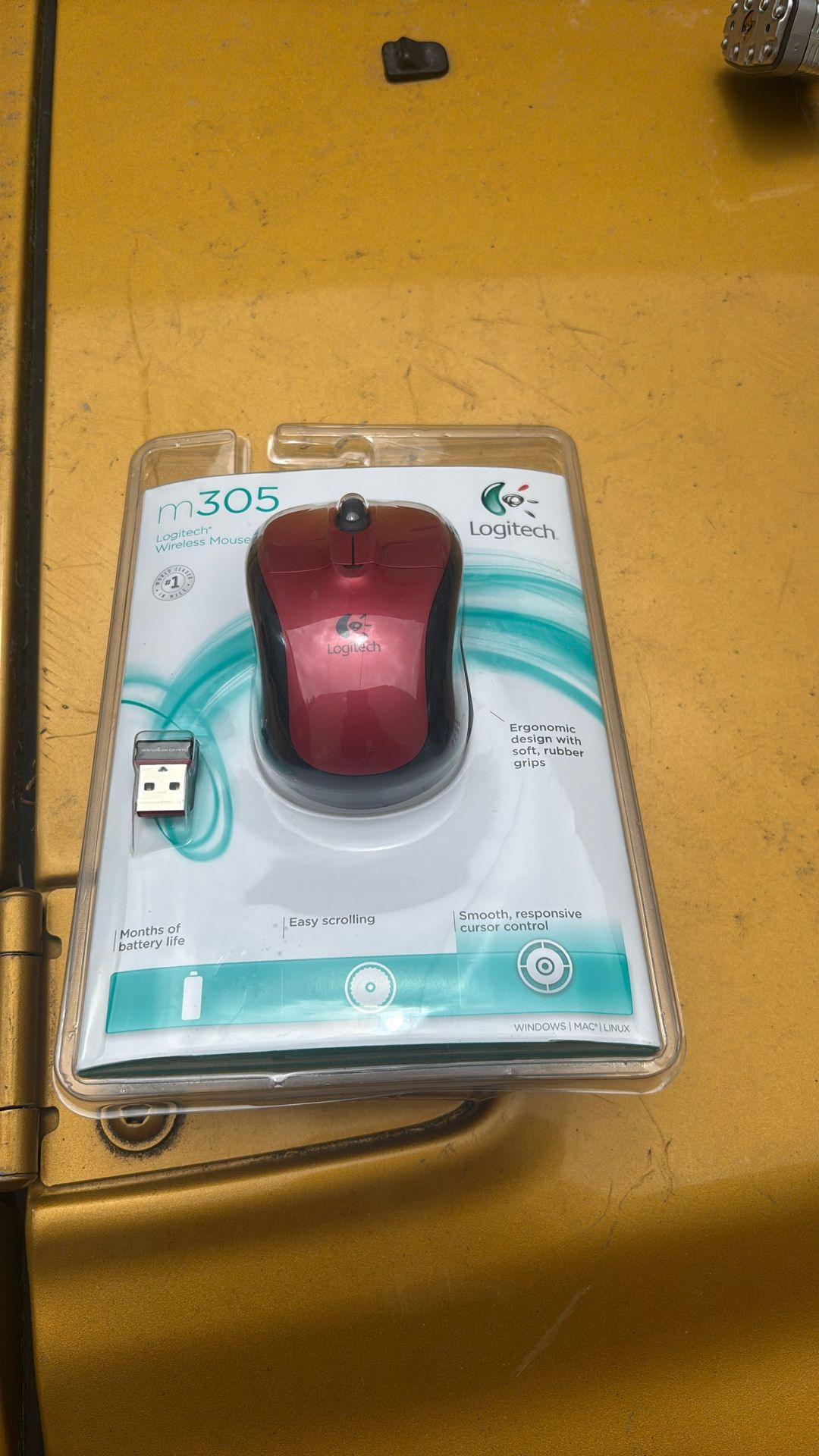 Logitech M305 Crimson Red Wireless Optical Mouse