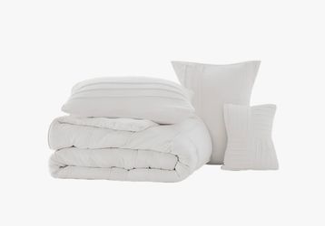 bedsure White Comforter Set with Pillows 104x90