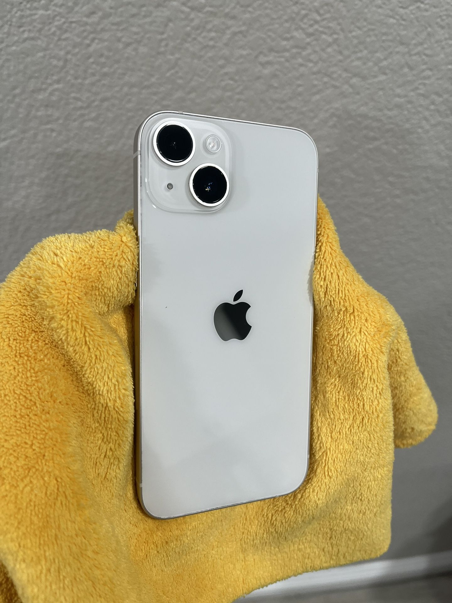 iPhone 14 128gb UNLOCKED starlight