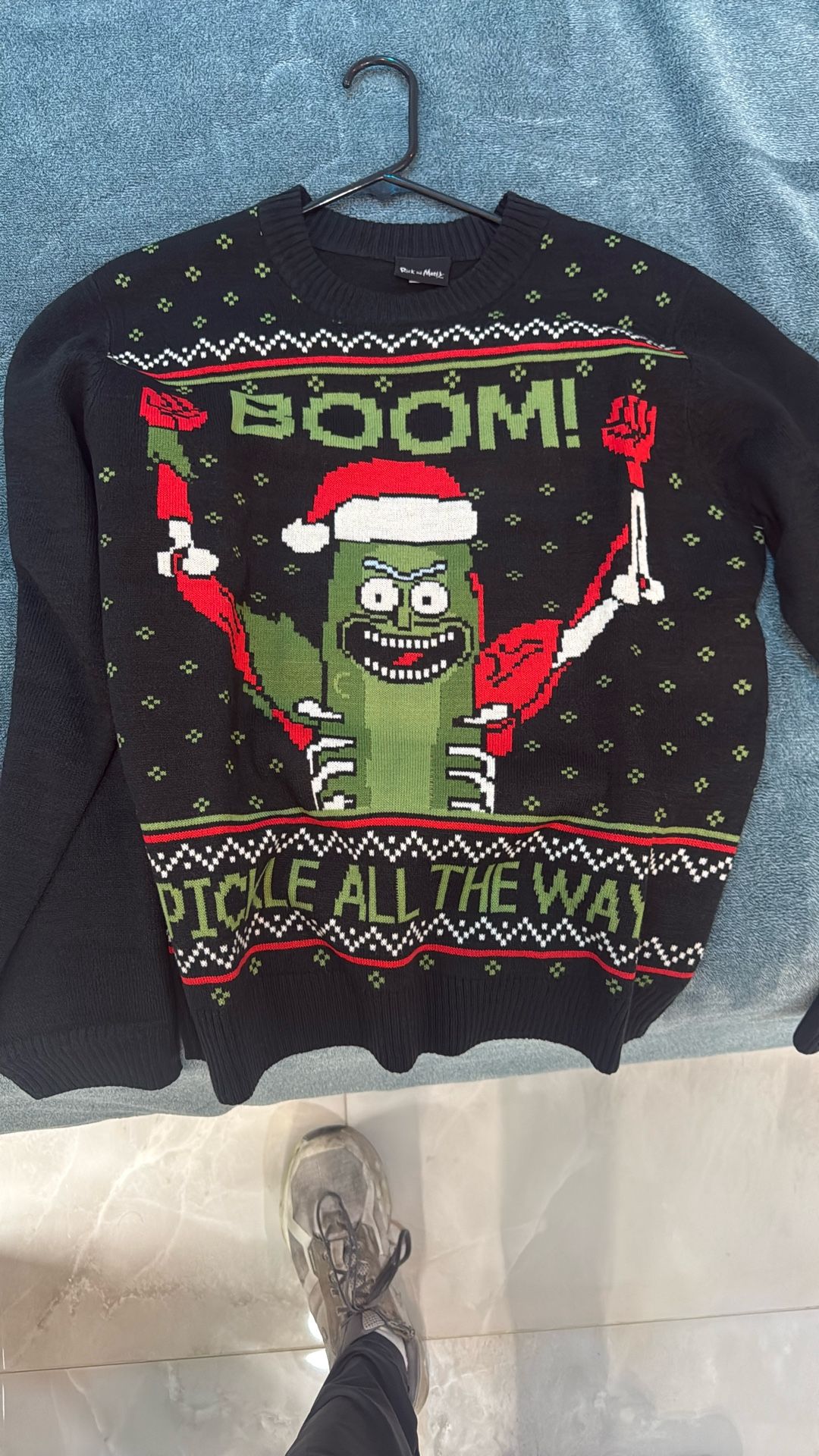 Pickle Rick Sweatshirt Medium