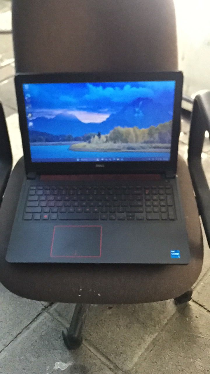 Gaming Laptop 15.6” Dell Inspiron 5577/i5 Processor 256gb SSD 8gb Ram GTX1050 Come With Charger Window 11