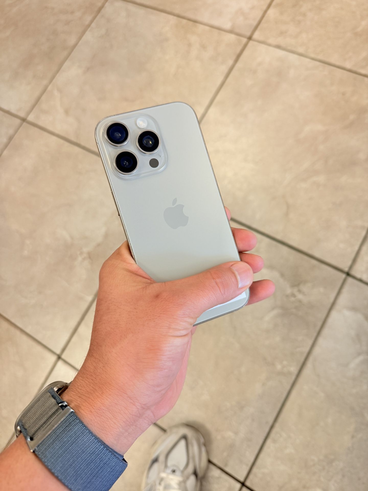 iPhone 16 Pro T-Mobile / Metro