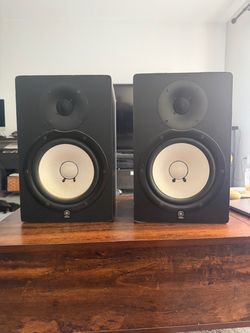 Pair Yamaha hs8 monitors