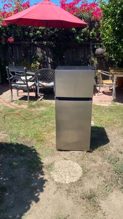 Refrigerate medium size visani brand stainless steel works well clean great style size H44” W19” D19”