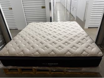 Like New Helix Luxe Midnight Pillow Top Cooling California King Mattress