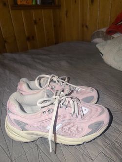New balance pink size 7 women  725