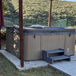 Calspa Jacuzzi hot tub FREE