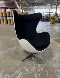 Vintage Space Age Mid Century Modern Fiberglass Egg Chair Arne Jacobsen Style