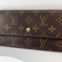 Authentic Louis Vuitton Sarah Wallet