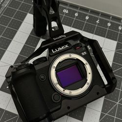 Panasonic Lumix S5 Full Frame Hybrid Camera With Cage & Handle