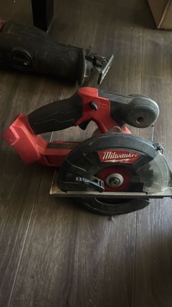 Milwaukee saw