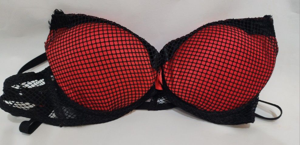 Red And Black Fishnet Style Bra Size 36 C