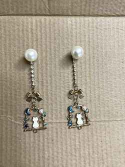 pearl cat earrings