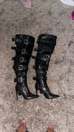 4 inch black buckled boots