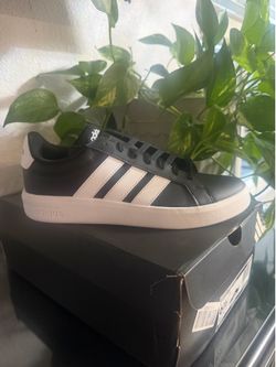 Adidas Grand Court 3.0 J sneakers in the popular Black/White colorway. {NIB}